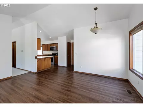 Living - 254 SW Nancy Cir, Gresham, OR 97030 photo 8 of 9