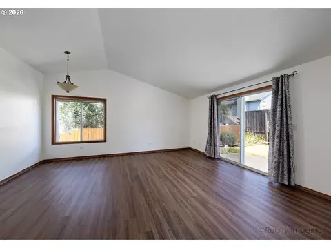 Living - 254 SW Nancy Cir, Gresham, OR 97030 photo 6 of 9
