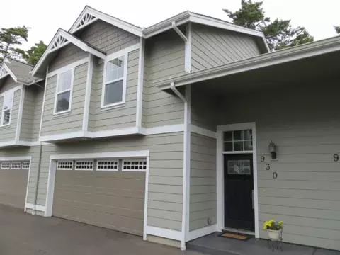 930 Hemlock St, Florence, OR 97439 photo 1