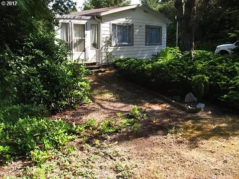 4813 Rhododendron Loop, Florence, OR 97439 photo 1