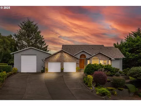 1055 NW Estate Dr, Seal Rock, OR 97376