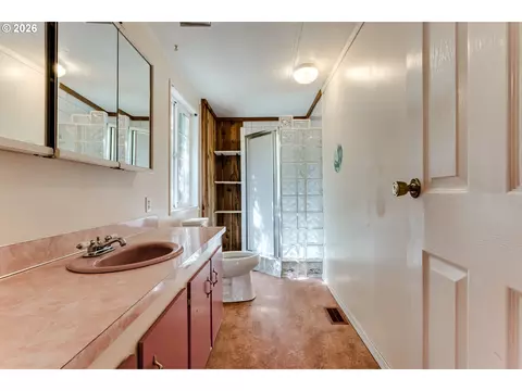 Bath - 658 S 57th St #55, Springfield, OR 97478 photo 1 of 3