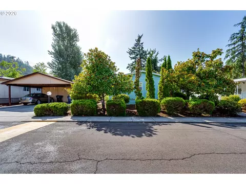 Exterior - 658 S 57th St #55, Springfield, OR 97478 photo 11 of 14