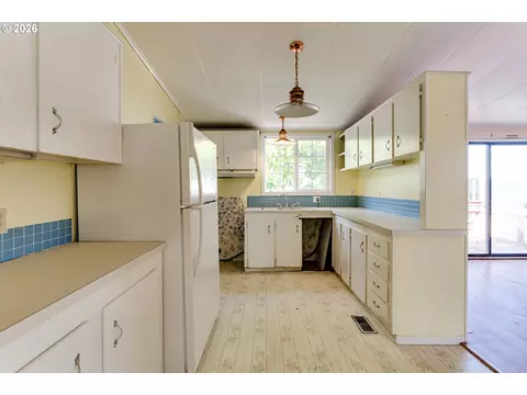 Kitchen - 658 S 57th St #55, Springfield, OR 97478 photo 1 of 3
