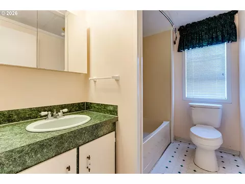 Bath - 658 S 57th St #55, Springfield, OR 97478 photo 3 of 3