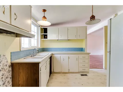 Kitchen - 658 S 57th St #55, Springfield, OR 97478 photo 2 of 3