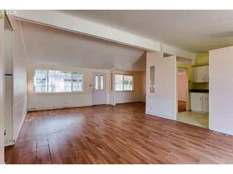 Living - 658 S 57th St #55, Springfield, OR 97478 photo 2 of 8