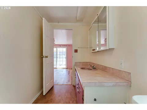 Bath - 658 S 57th St #55, Springfield, OR 97478 photo 2 of 3