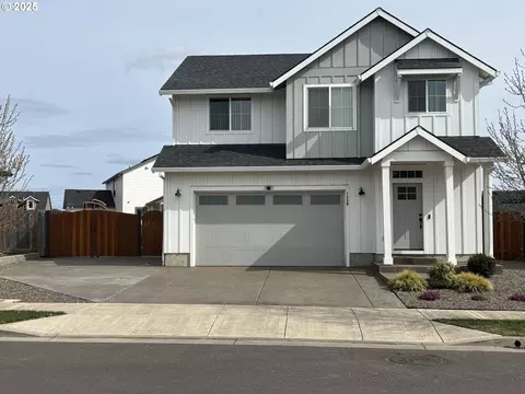 1450 Dahlia St, Woodburn, OR 97071