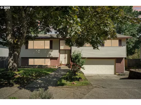 641 SW 4th St, Gresham, OR 97080