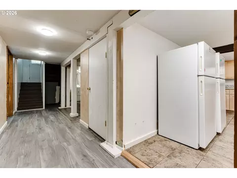Entry Way - 1150 W 11th Ave, Eugene, OR 97402 photo 3 of 3