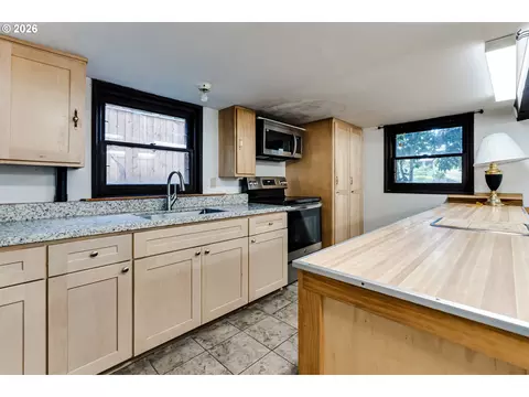 Kitchen - 1150 W 11th Ave, Eugene, OR 97402 photo 6 of 7