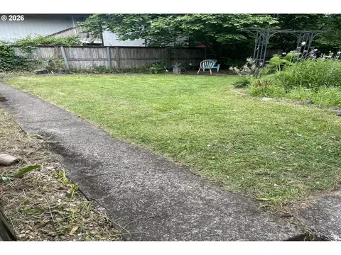 Exterior - 1150 W 11th Ave, Eugene, OR 97402 photo 3 of 3