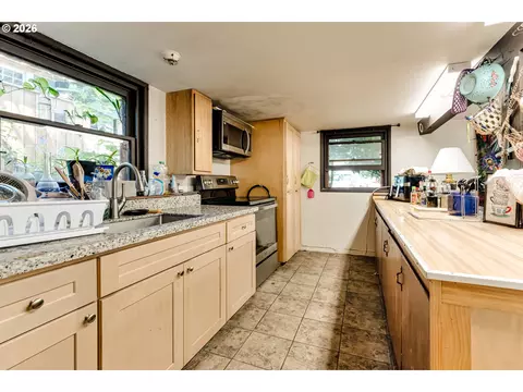 Kitchen - 1150 W 11th Ave, Eugene, OR 97402 photo 4 of 4