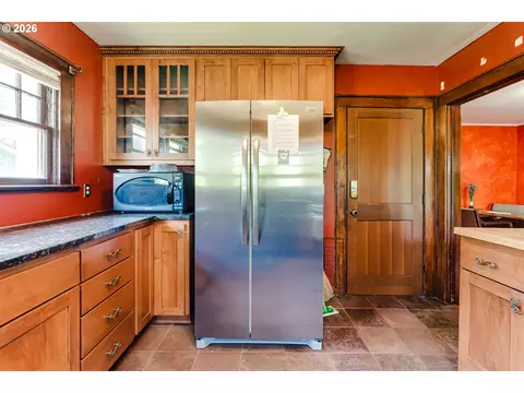 Kitchen - 1150 W 11th Ave, Eugene, OR 97402 photo 3 of 4