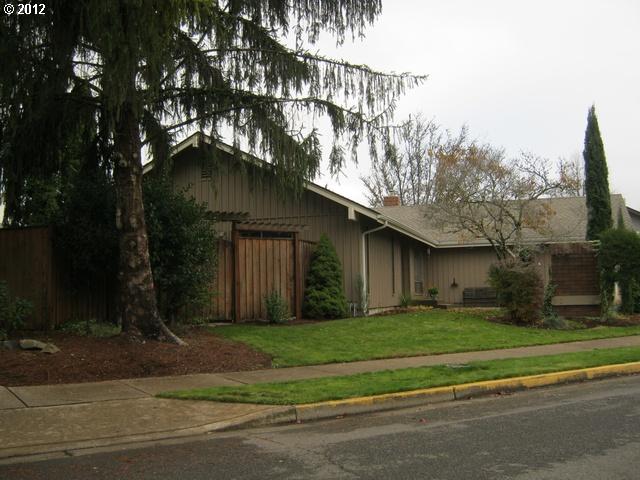 2819 Metolius Dr, Eugene, OR 97408 photo 1
