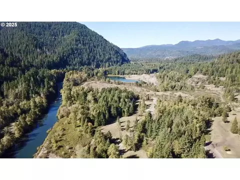 49064 Hills Creek Rd, Oakridge, OR 97463
