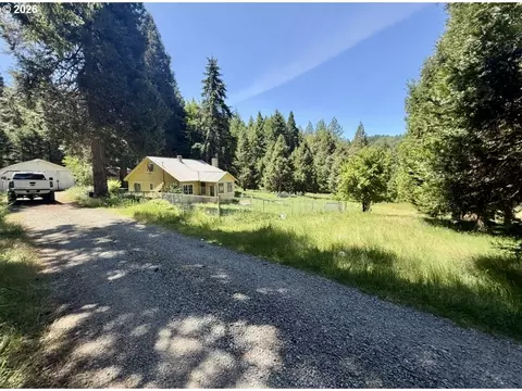 301 Humphrey Addition Rd, Glendale, OR 97442