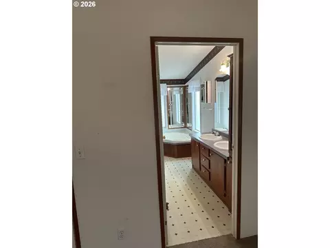235 Twin Oaks Loop, Winston, OR 97496 photo 11