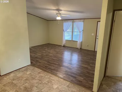 235 Twin Oaks Loop, Winston, OR 97496 photo 2