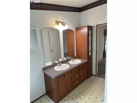 235 Twin Oaks Loop, Winston, OR 97496 photo 13