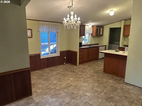 235 Twin Oaks Loop, Winston, OR 97496 photo 5