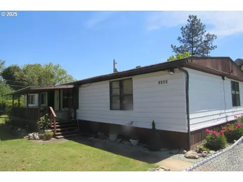 1146 Laura St, Myrtle Creek, OR 97457