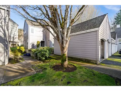 8510 SW Curry Dr #A, Wilsonville, OR 97070