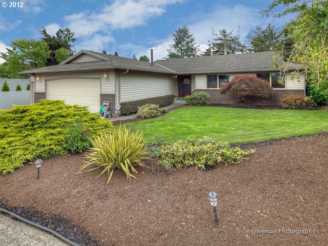 1060 SE Laura Pl, Gresham, OR 97080 photo 1