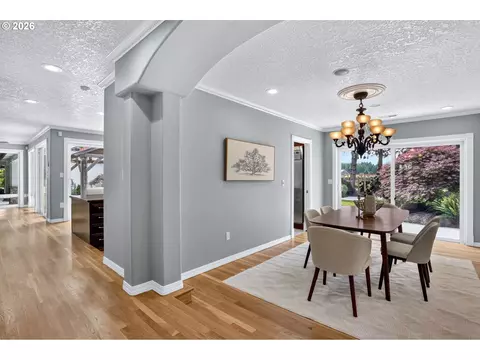 Dining - 29138 SE Powell Valley Rd, Gresham, OR 97080 photo 1 of 3