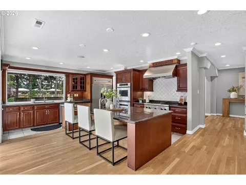 Kitchen - 29138 SE Powell Valley Rd, Gresham, OR 97080 photo 4 of 4