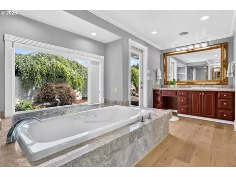 Bath - 29138 SE Powell Valley Rd, Gresham, OR 97080 photo 5 of 9