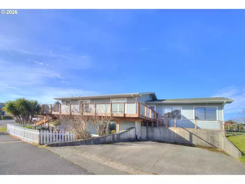 19 Otter Ter, Brookings, OR 97415