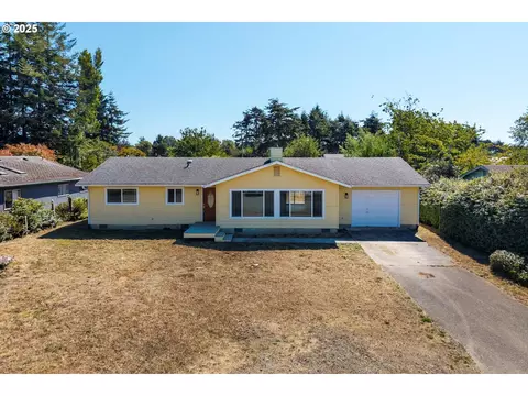 950 NE 1st St, Bandon, OR 97411