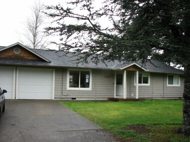 2425 E 17th, Florence, OR 97439 photo 1
