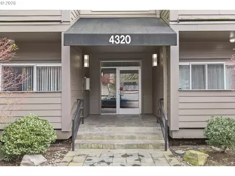 4320 S Corbett Ave #301, Portland, OR 97239