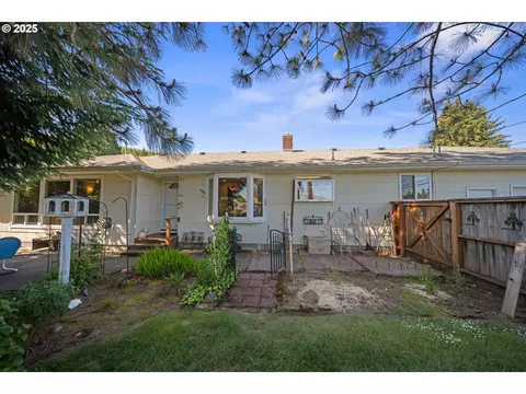 3010 Longwood Dr, Reedsport, OR 97467
