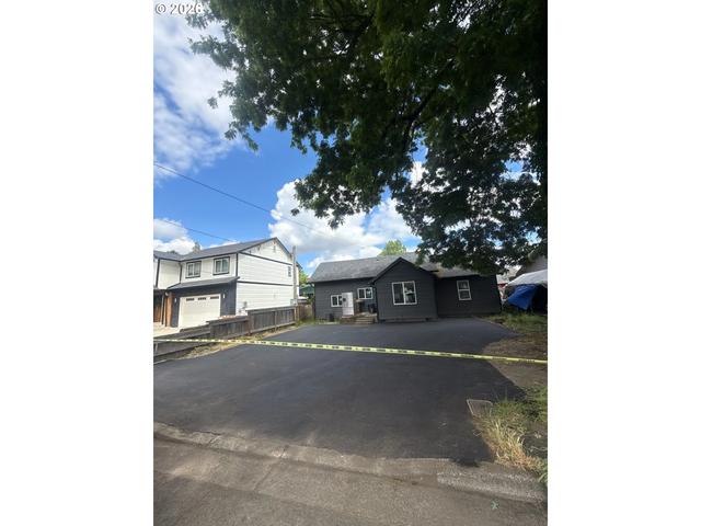 656 Hall St, Woodburn, OR 97071