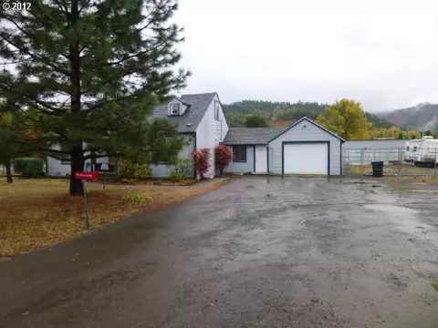 888 E Central Ave, Sutherlin, OR 97479 photo 1