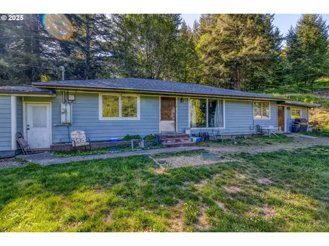 93721 Cordell Ln, Coos Bay, OR 97420