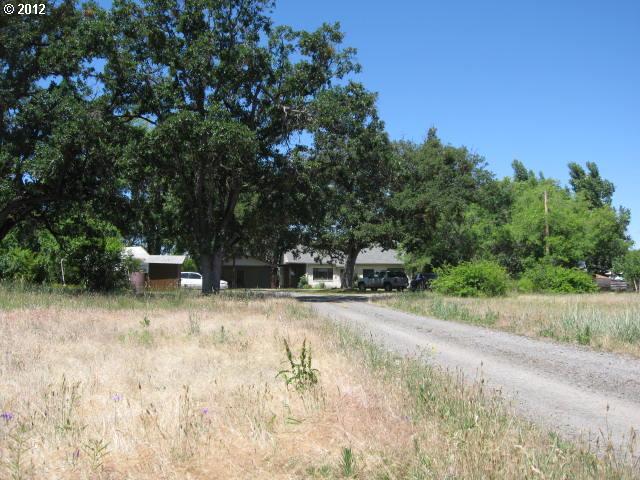 5969 Table Rock Rd, Central Point, OR 97502 photo 1