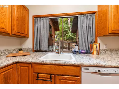 2885 Timberline Dr, Eugene, OR 97405 photo 14