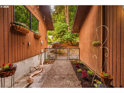 2885 Timberline Dr, Eugene, OR 97405 photo 6