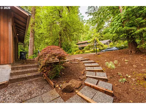 2885 Timberline Dr, Eugene, OR 97405 photo 3