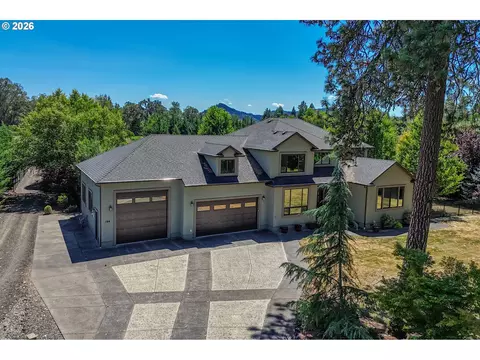104 River Club Dr, Roseburg, OR 97471