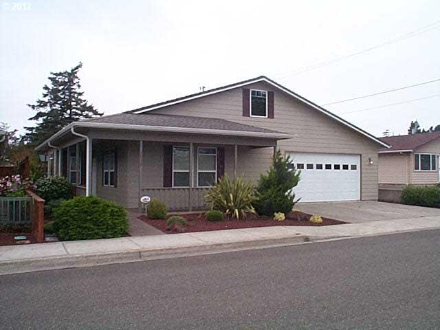 1735 Pine St, Florence, OR 97439 photo 1