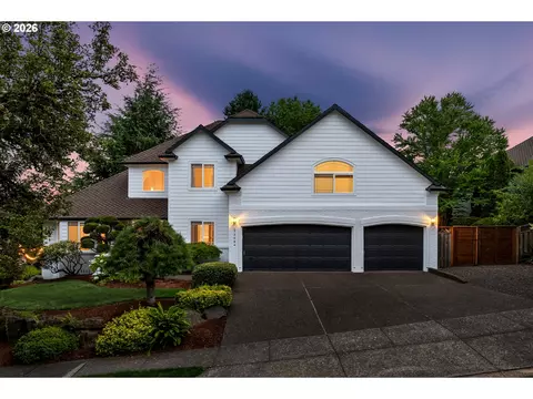 12084 SE Sovereign Dr, Happy Valley, OR 97086