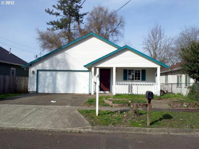 1207 E 10th St, Newberg, OR 97132 photo 1