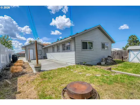 Exterior - 808 SE 6th St, Pendleton, OR 97801 photo 6 of 11