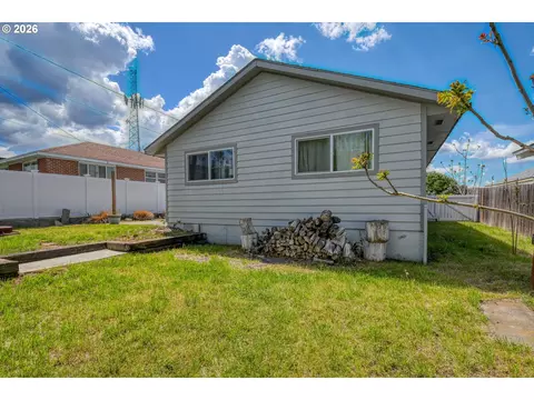 Exterior - 808 SE 6th St, Pendleton, OR 97801 photo 8 of 11